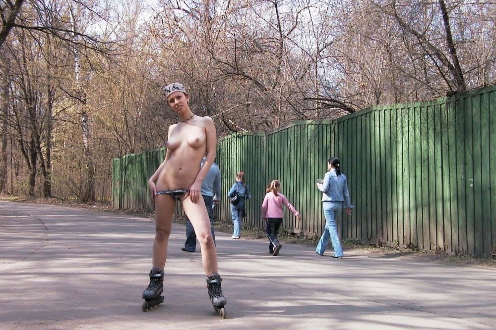 Мужчины голышом на публике
