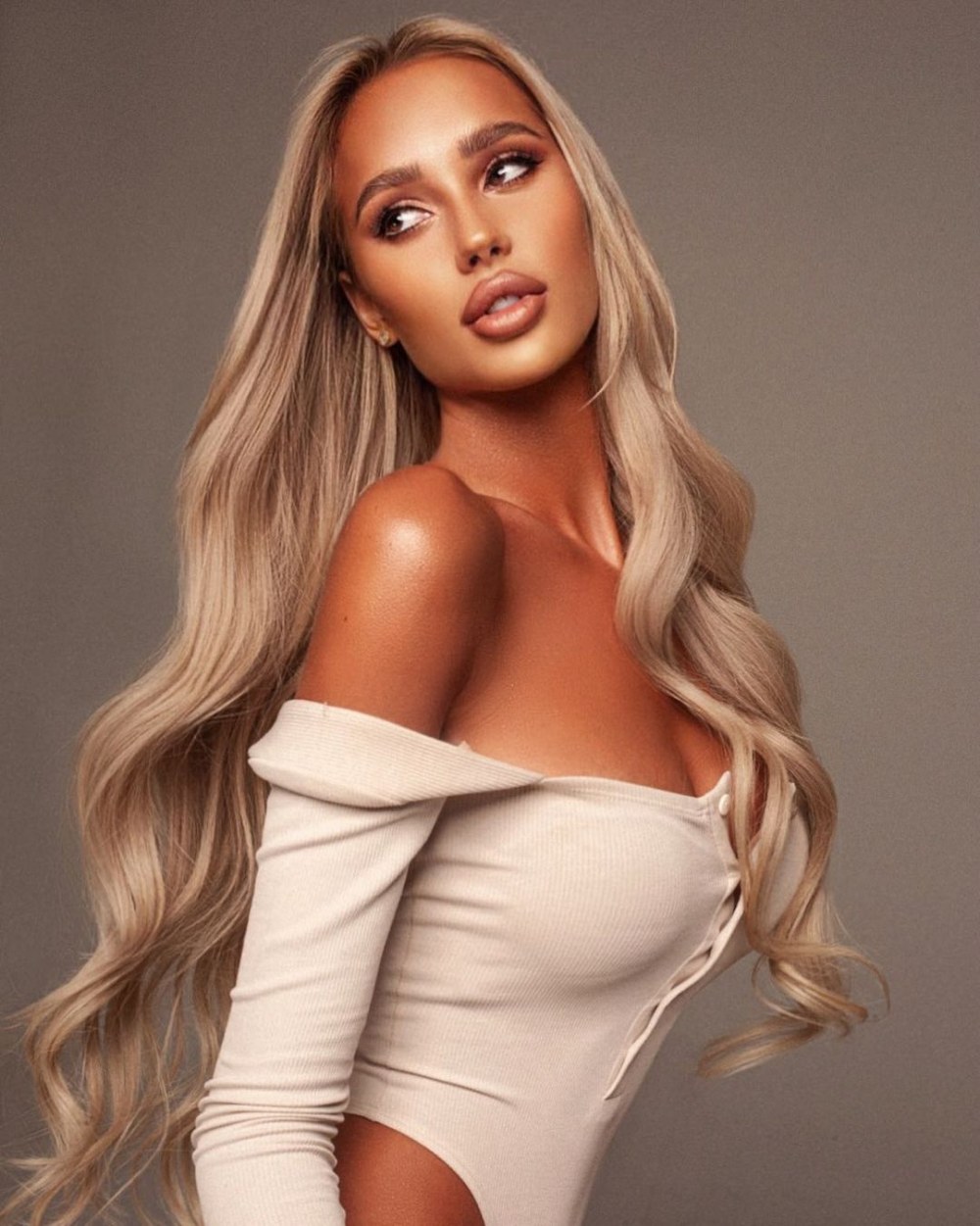 Новая девушка Тимати Саша Дони