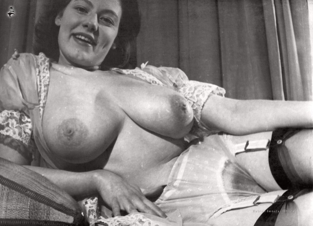 Голые женщины в возрасте ретро