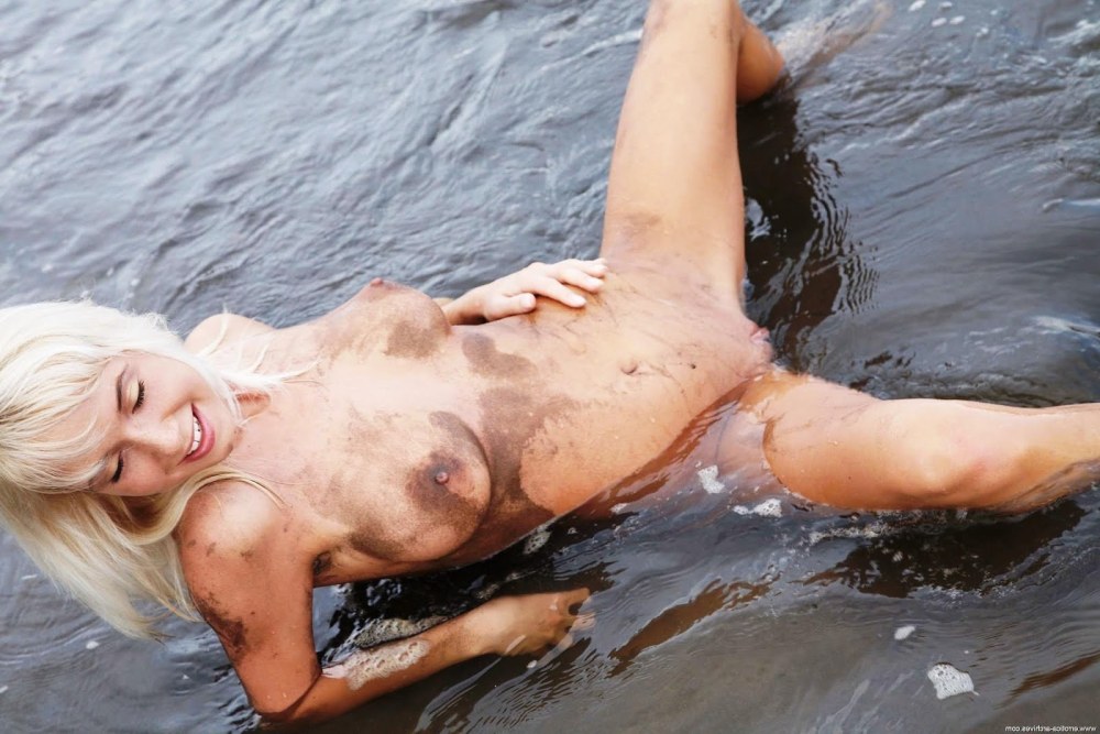 Голые грязные девчонки