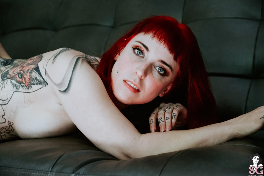 Рыжая порнозвезда с тату