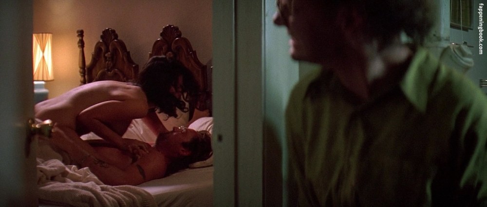 Gina Gershon and Jennifer Tilly lesbian sex