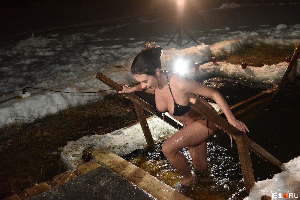 Крещенское купание 2020 девушки