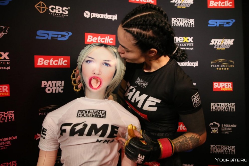 Камила Смогулецка UFC