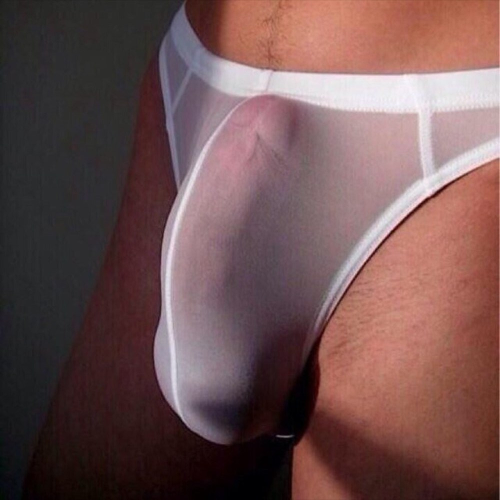 Мужчины в женских трусиках