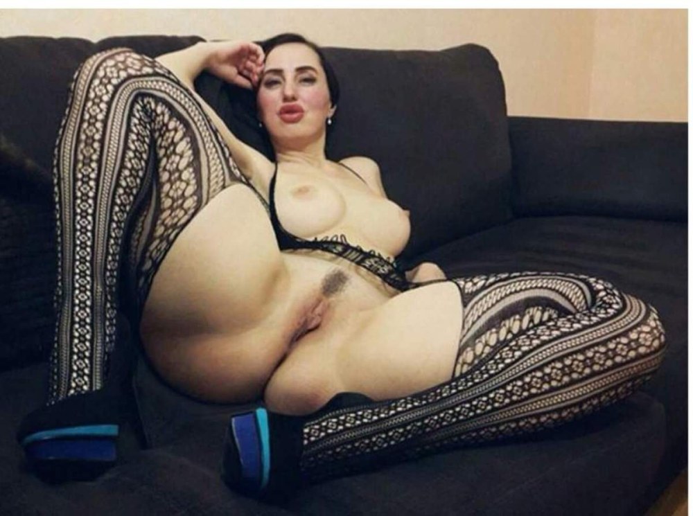Голые женщины с большими бедрами
