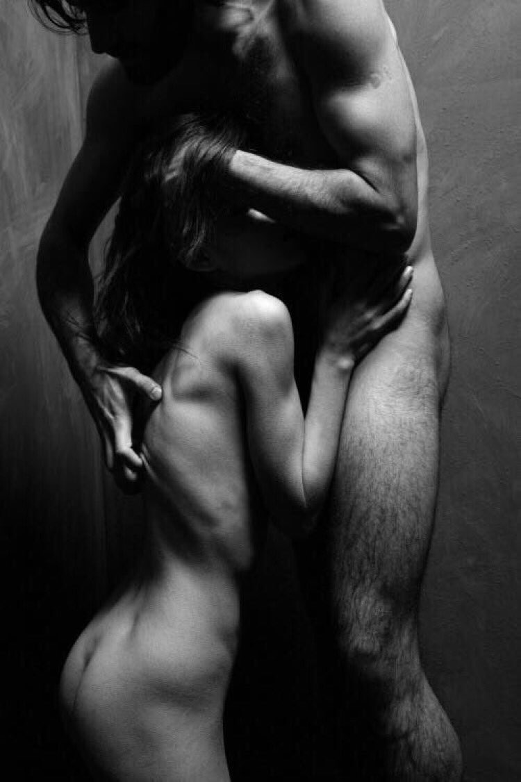 Эротическая фотосессия пары