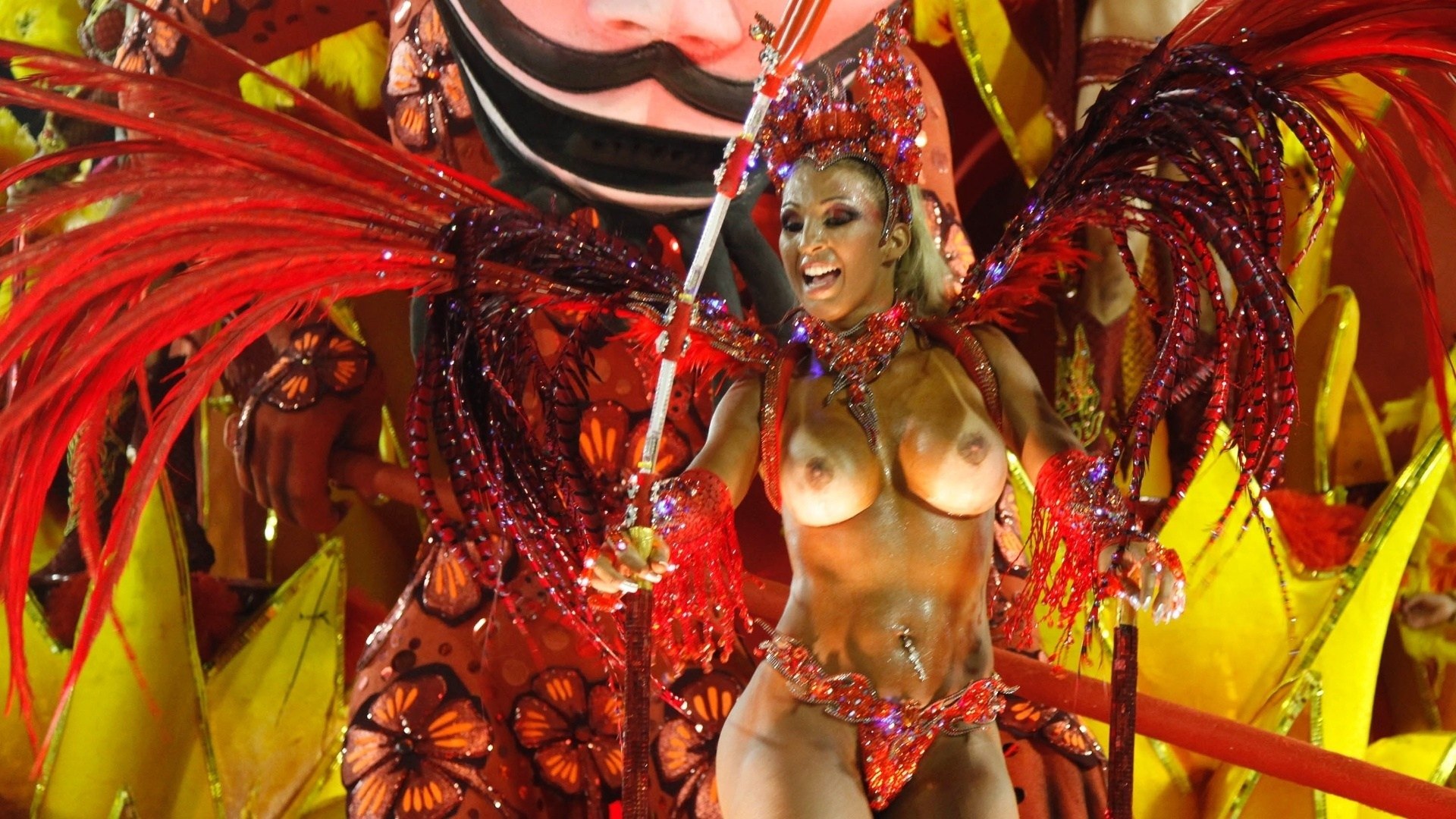 порно на бразильском карнавале фото 2