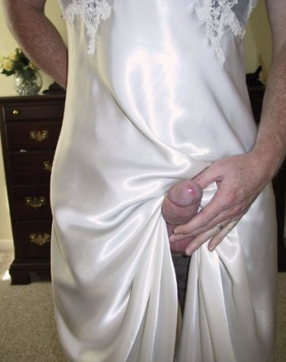 Кончил на шёлковую ночнушку