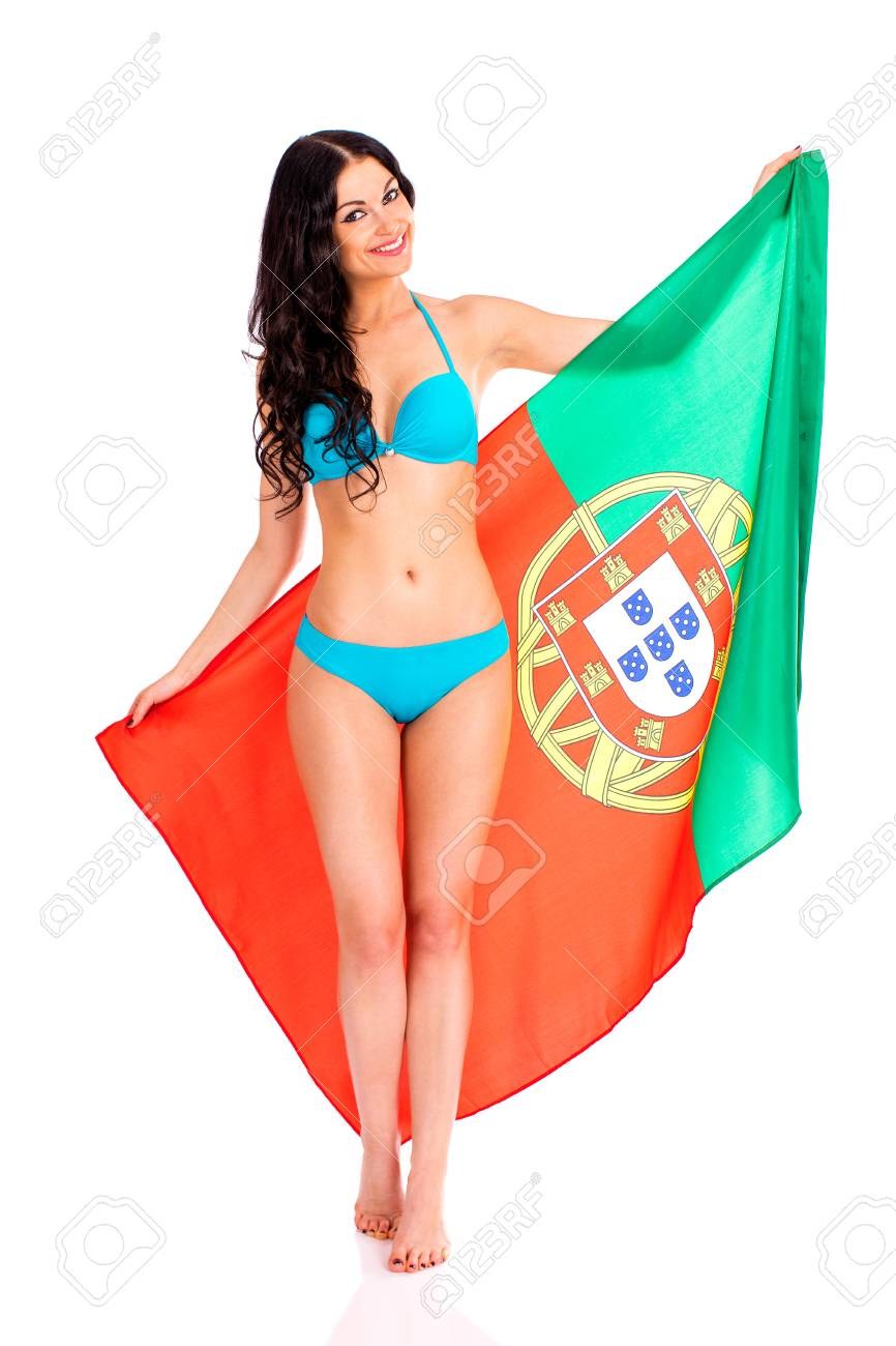 Девушка узбечка держит флаг