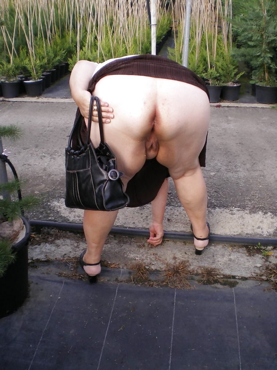 Толстые голые бабы какают