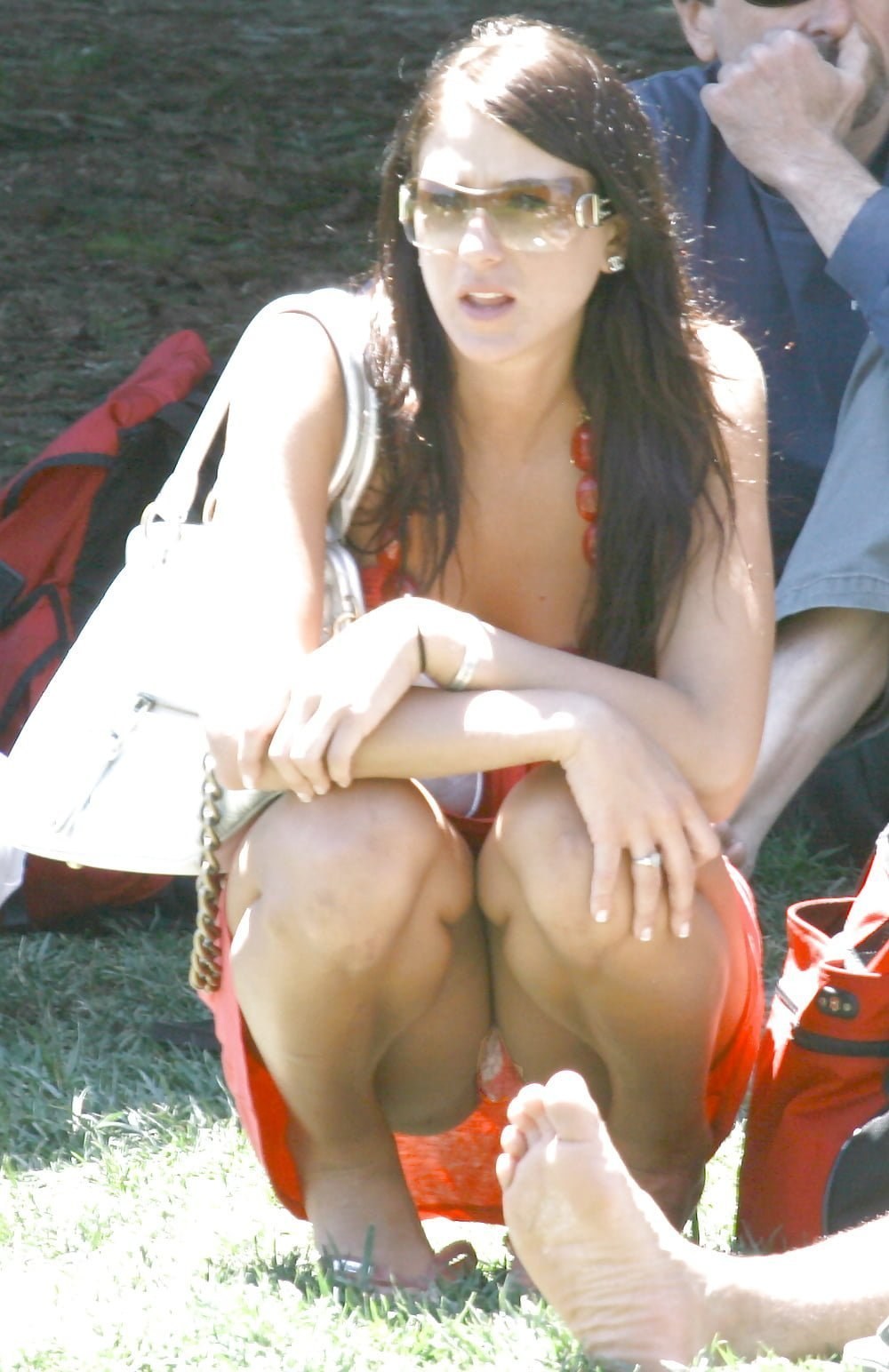 Засвет писек на людях