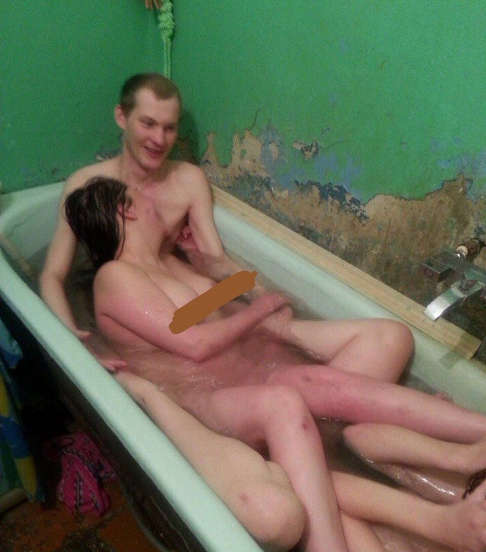 Девочка разделась на вписке