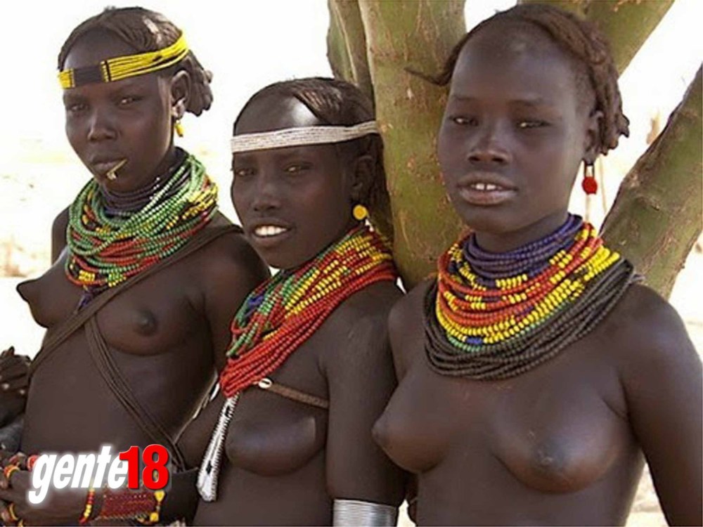 Голые женщины племен (79 фото)