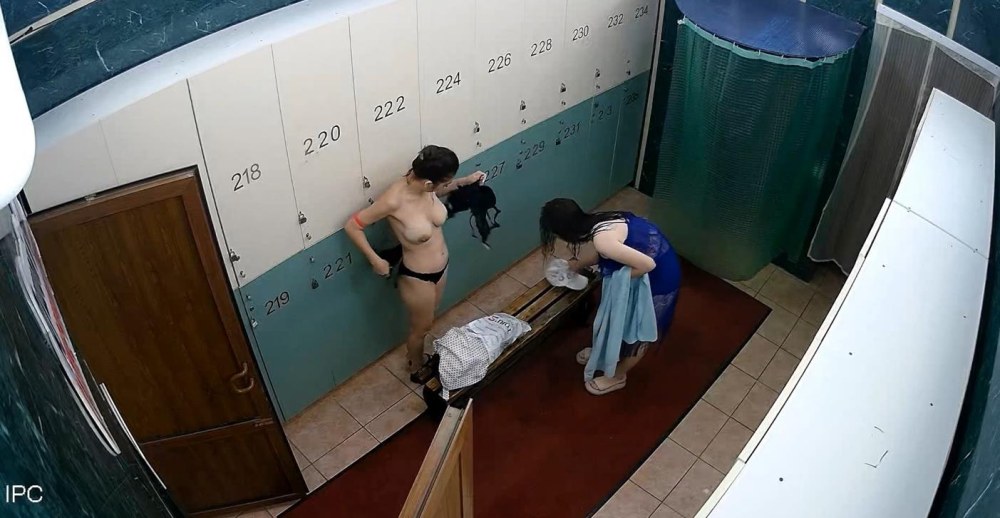 Нудисты в аквапарке 18 (64 фото) - порно и фото голых на rebcentr-alyans.ru