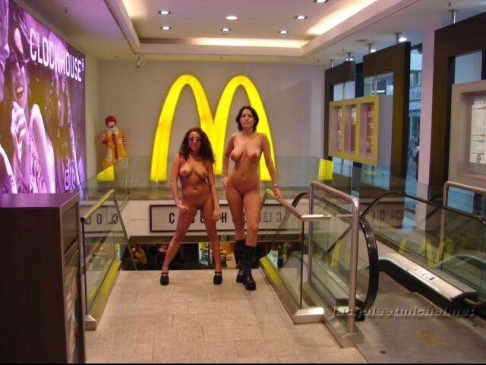 Девчонки в макдональдс голые