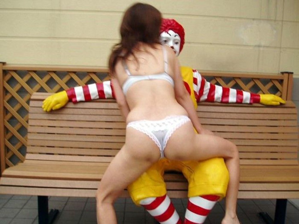 Девушка Рональд Макдональд xxx