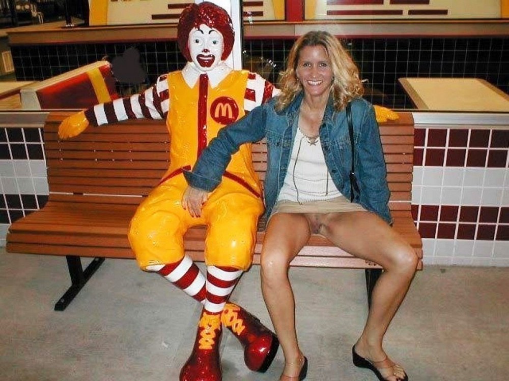 Голая сотрудница макдональдс