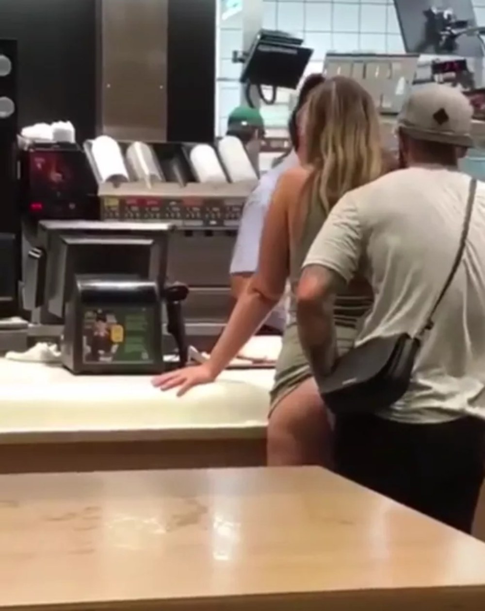 Стрип в Макдональдсе