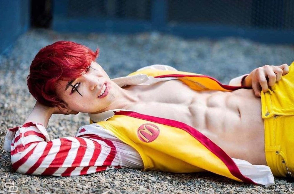 Родди Макдональд голый