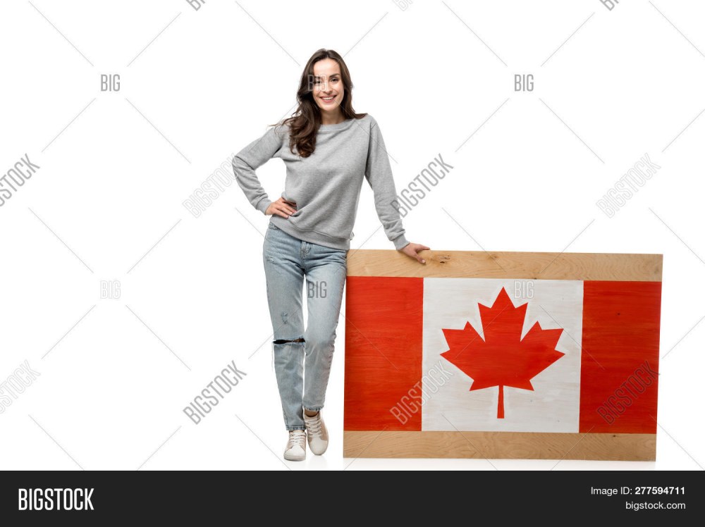 Девушка одетая в мешковину с канадским флагом