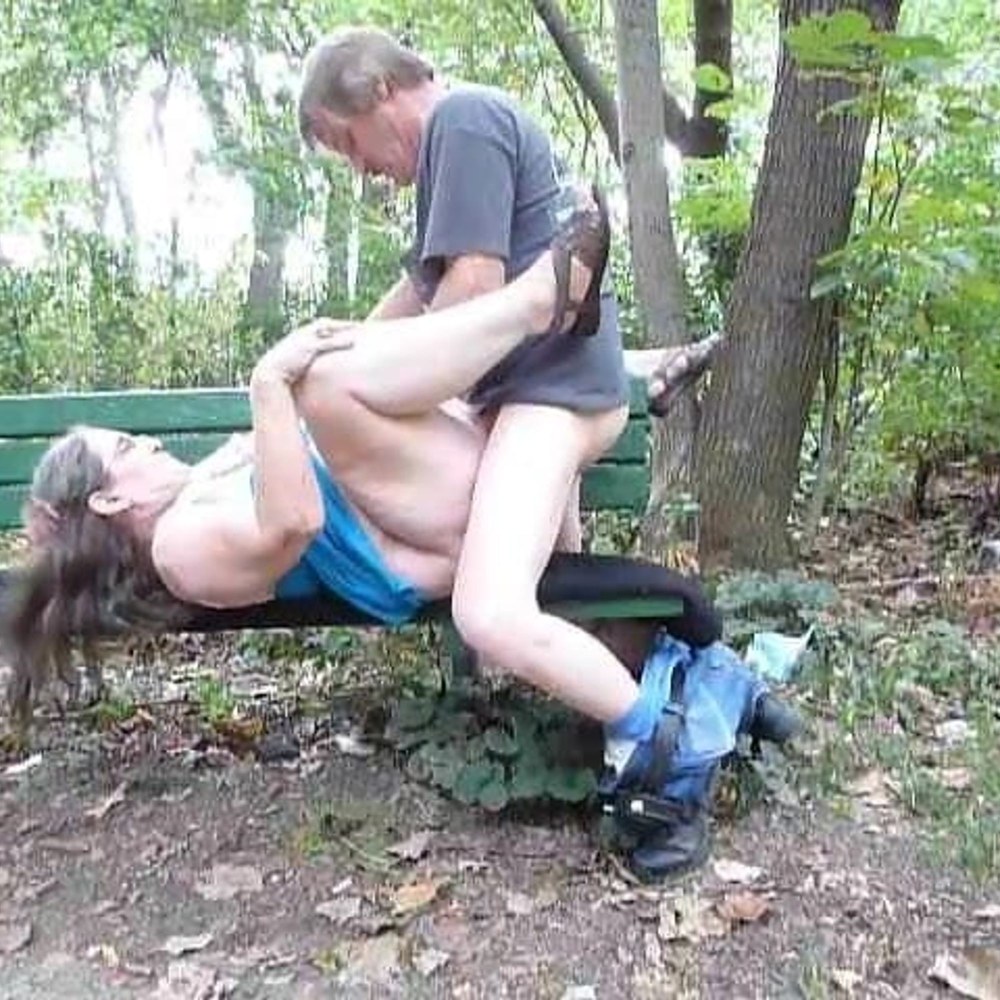 Пьяную жену выебали на природе
