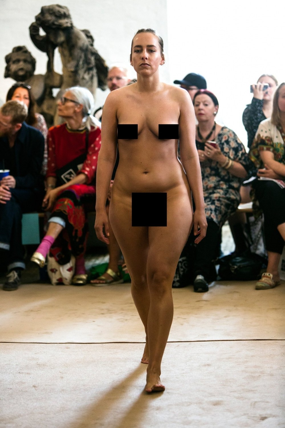 Показ мод голых женщин (63 фото) - порно rebcentr-alyans.ru