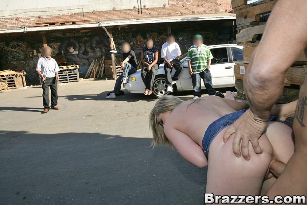 Негр трах на улице публично