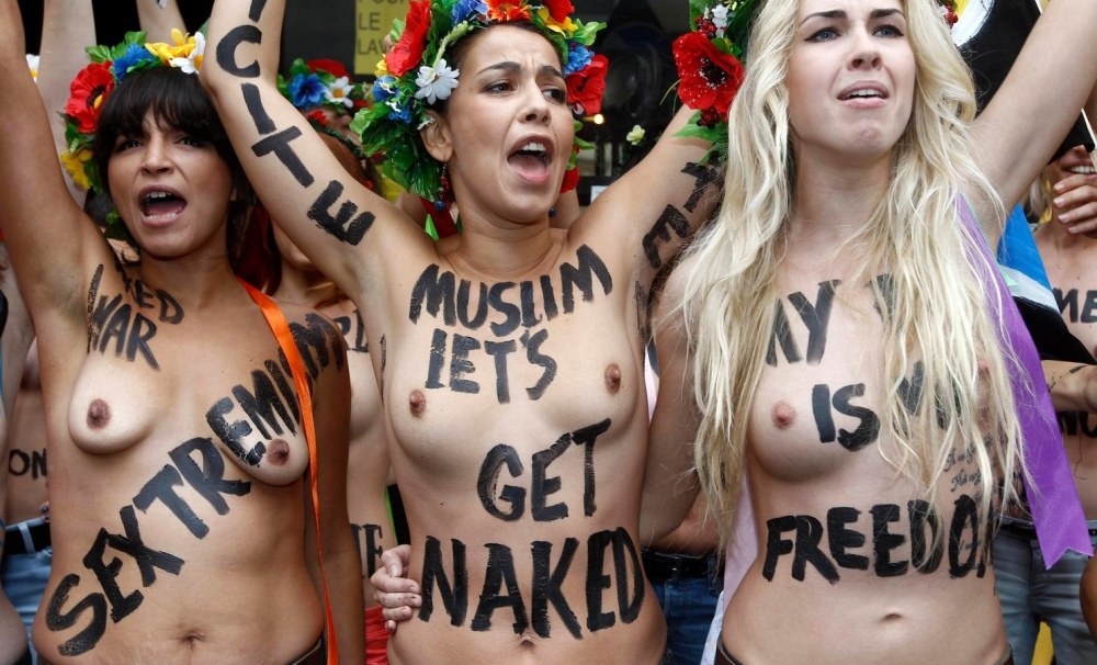 Голые украинские патриотки