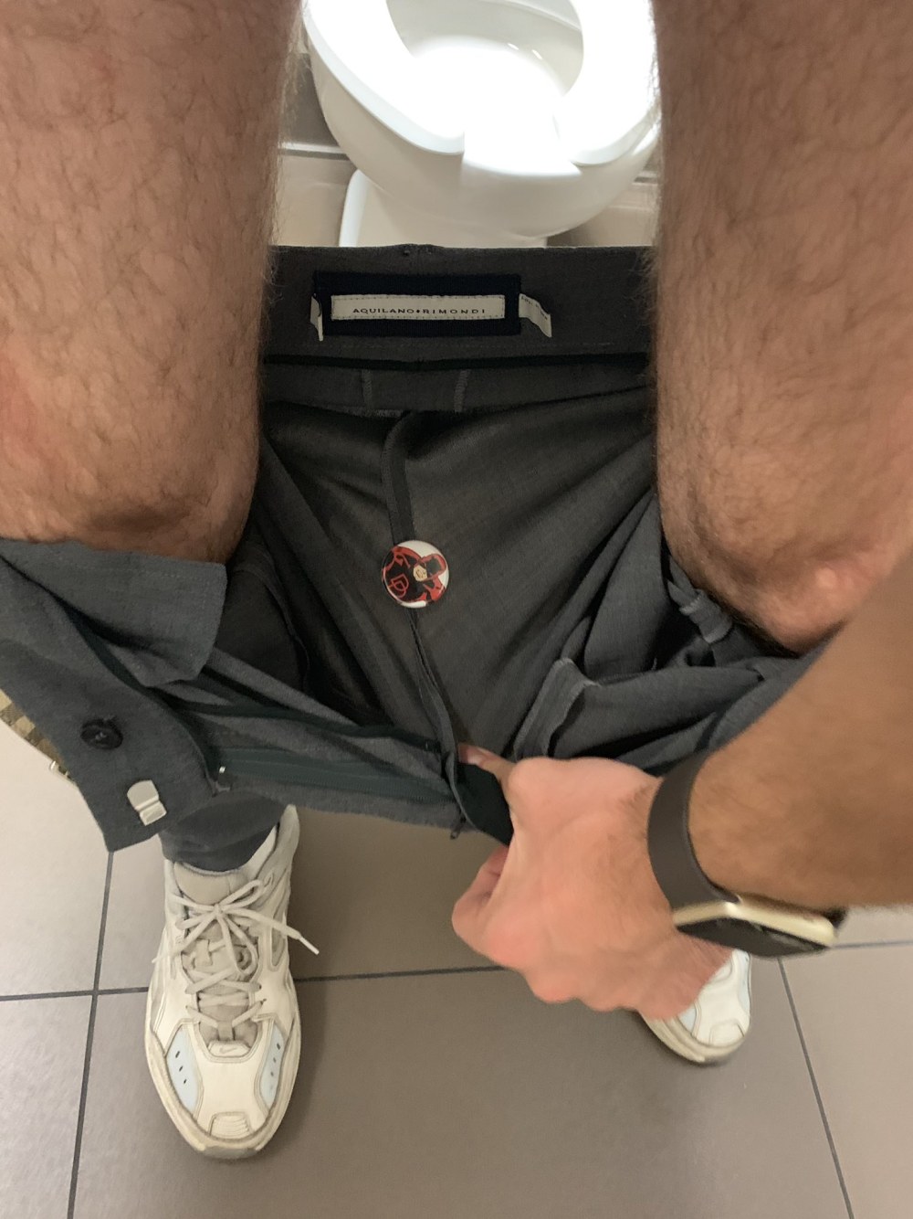 Парни в порванных трусах