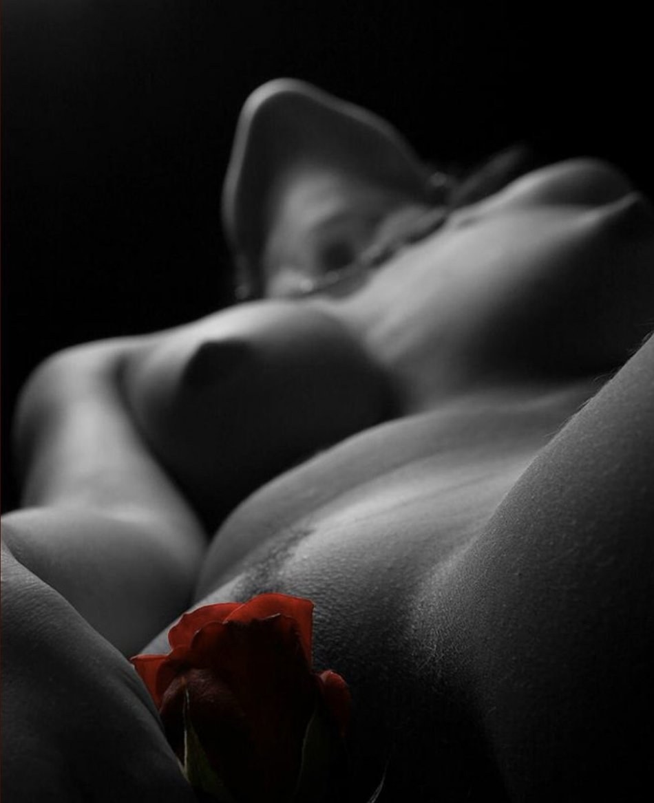 Красивые эротические женщины