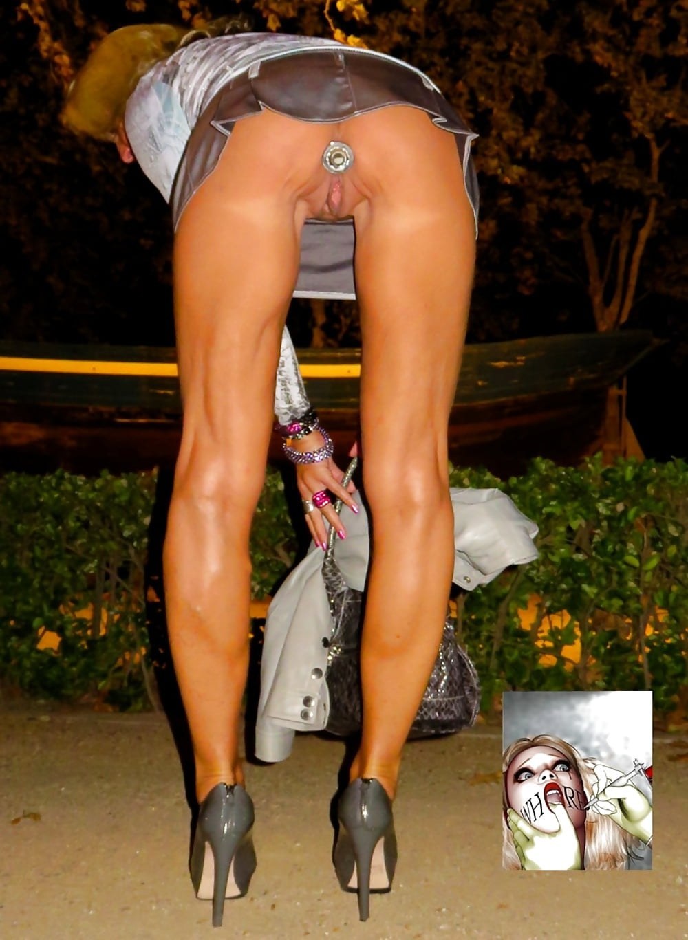 Без трусов с анальной пробкой