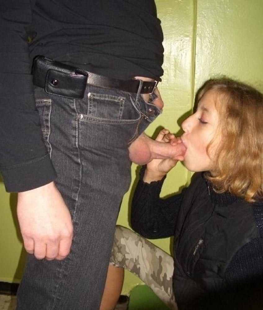 Девушка отсосала подъезде