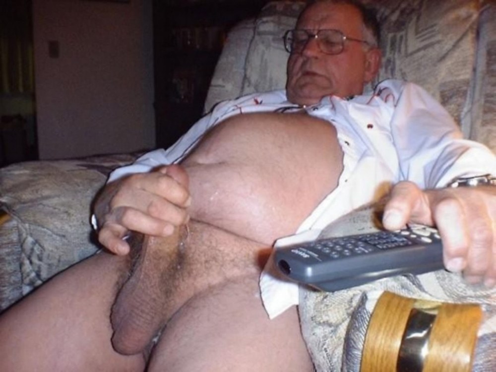 Старые мужики онанируют