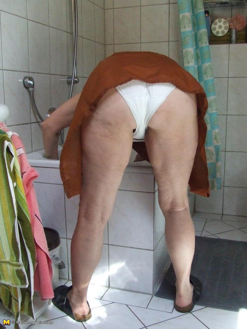 Старухи в домашних трусах