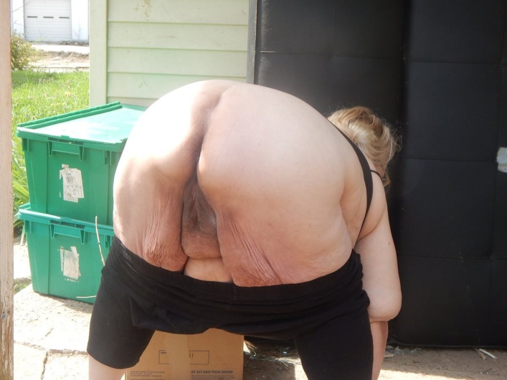 Толстые задницы старух без трусов