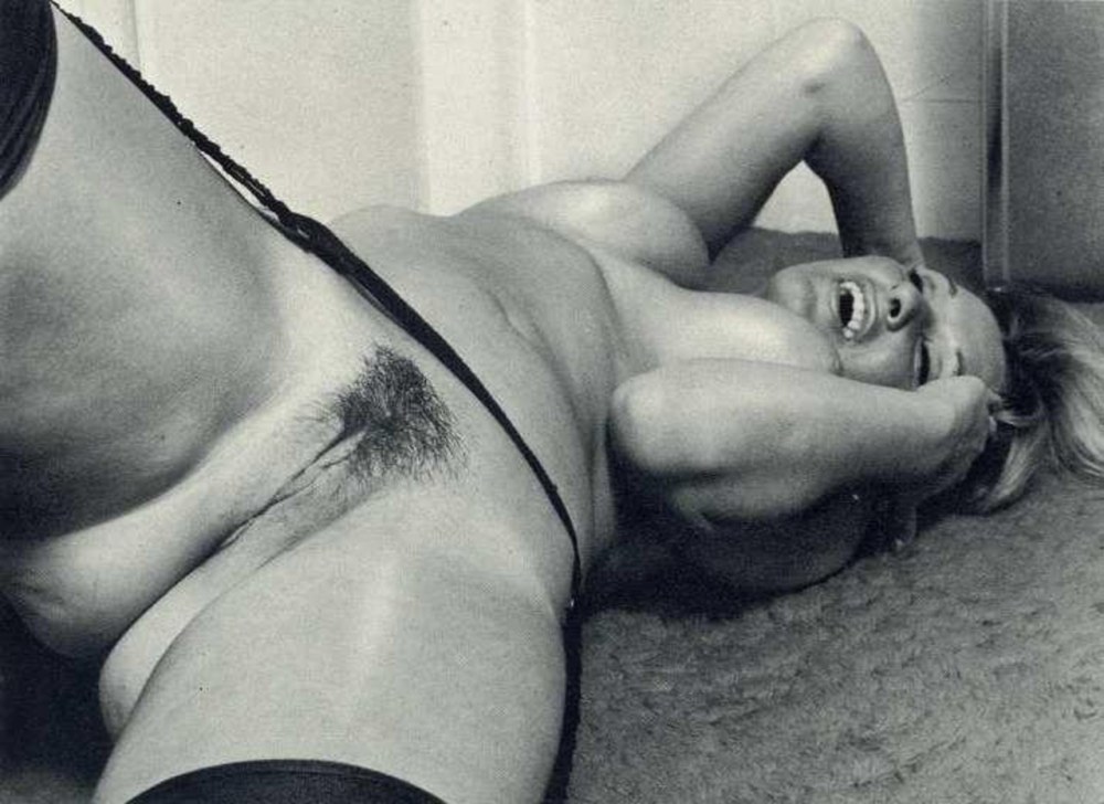 Ретро волосатый лобок женская