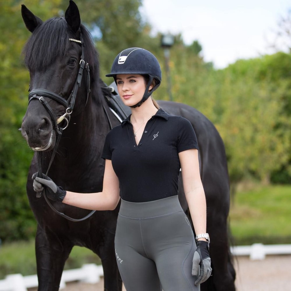 Женщина жокей