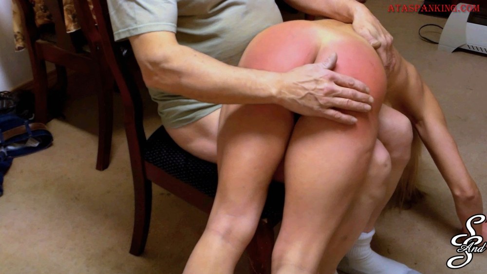 Отшлепал сочную попку