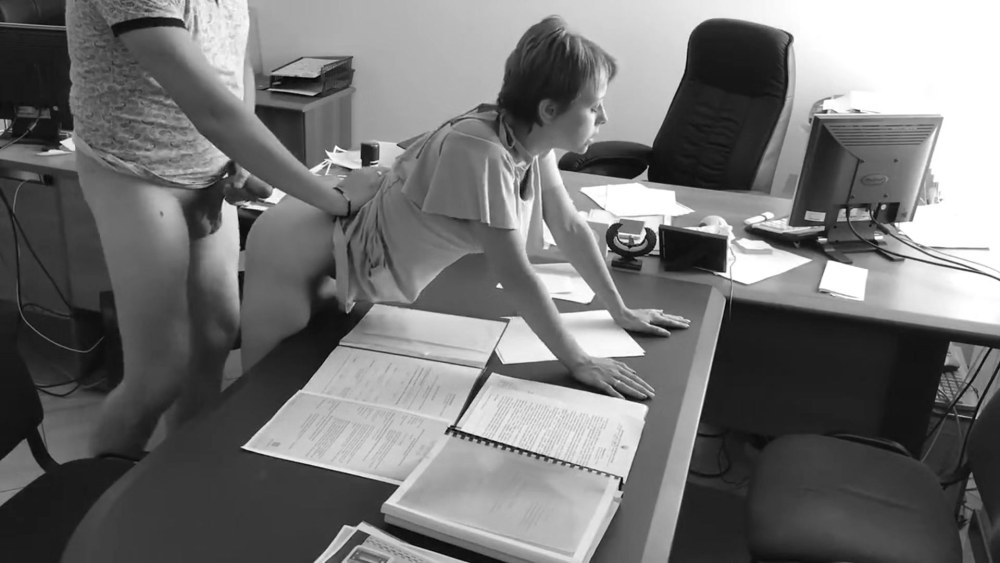 Скрытая камера в офисе ню