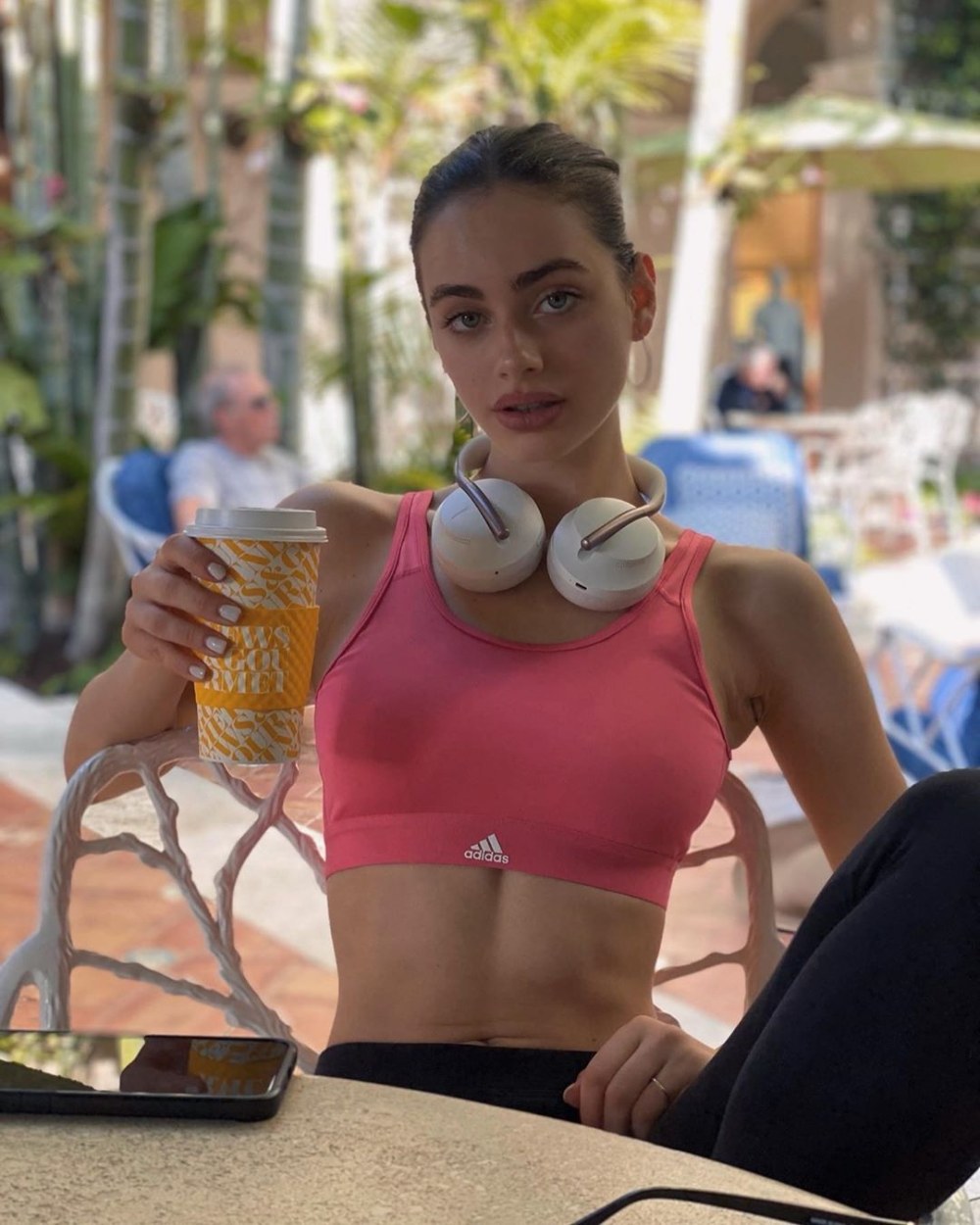 Яэль Шелбиа ноги