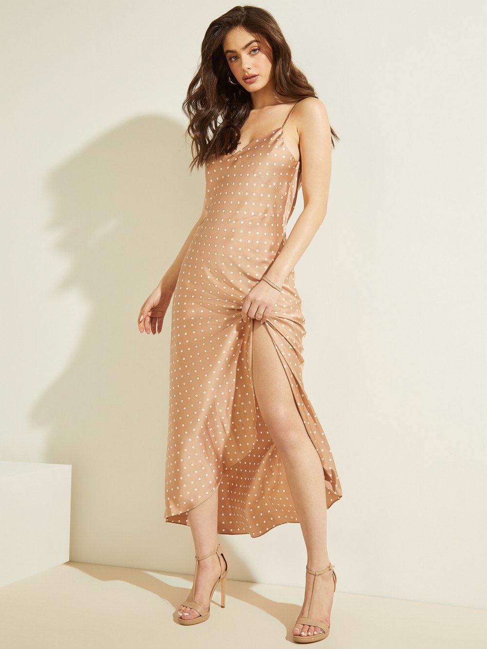 Яэль Шелбиа фигура