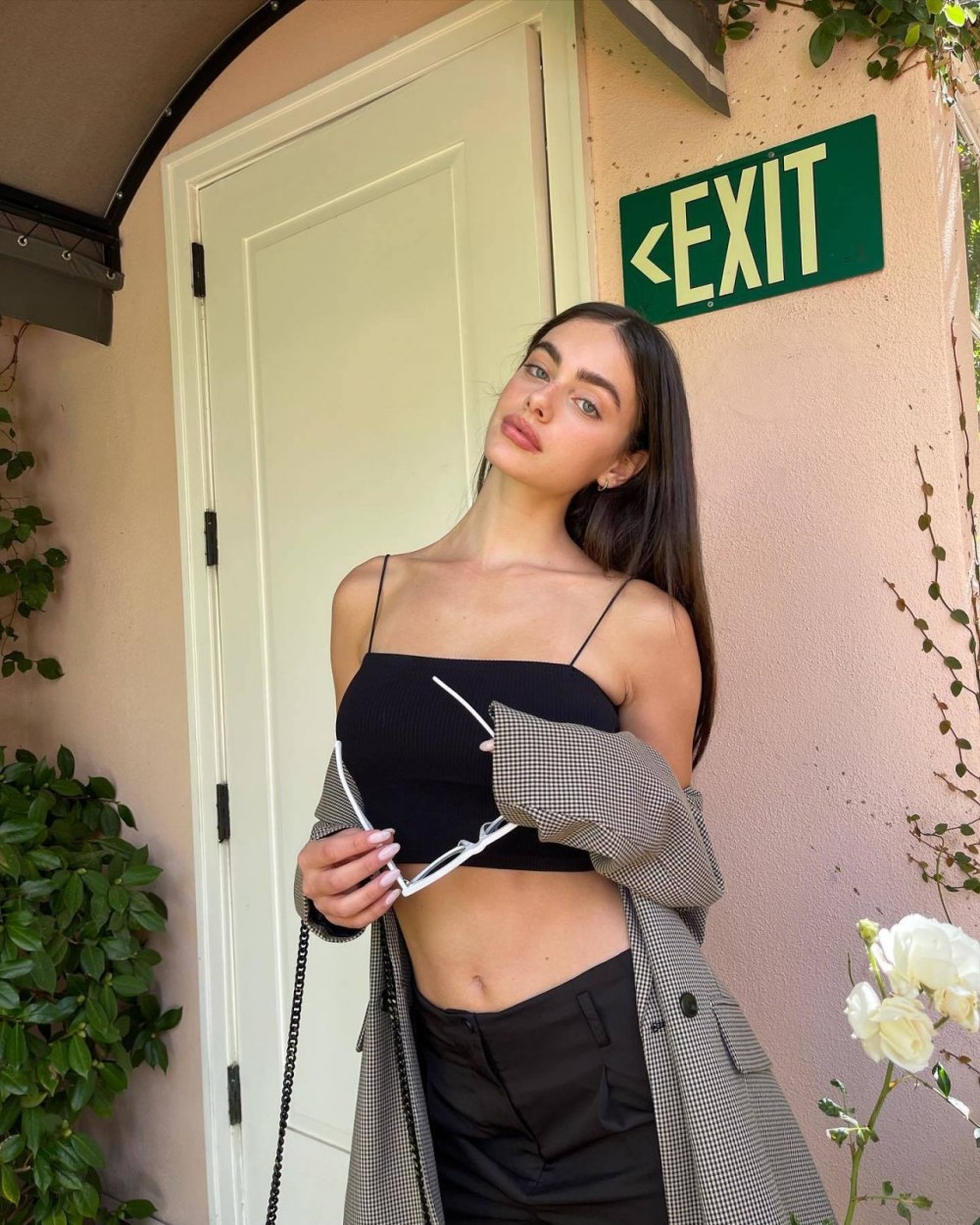 Полностью голая Yael Shelbia