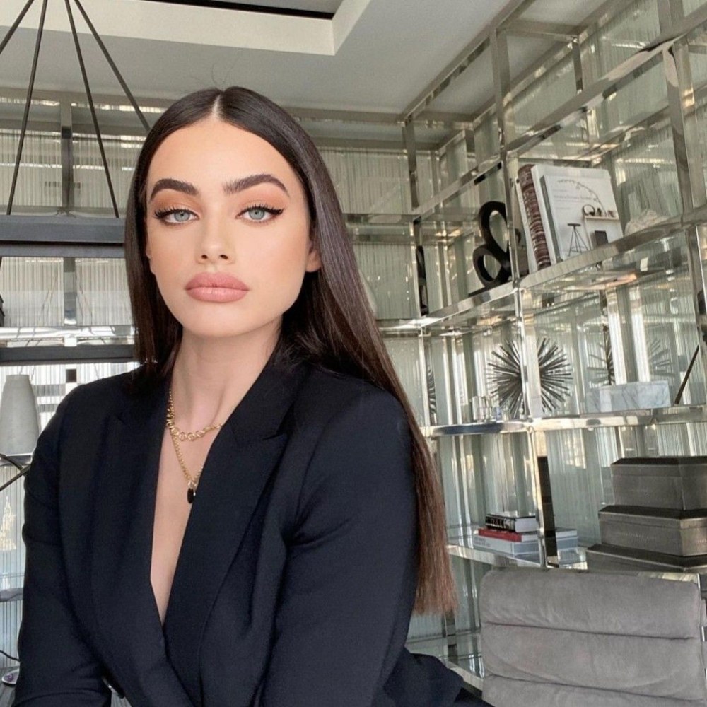 Модель Яэль Шелбия