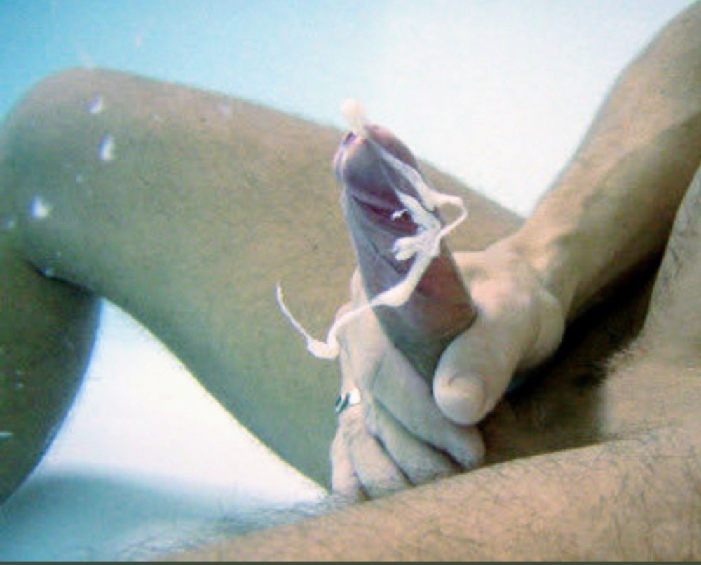 Мужики кончают под водой