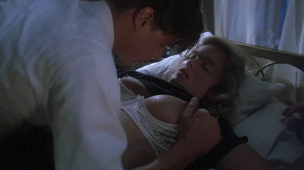 Erika Eleniak конвоиры