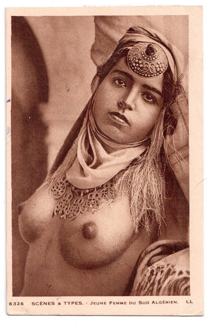 Голая Алжирская красавица