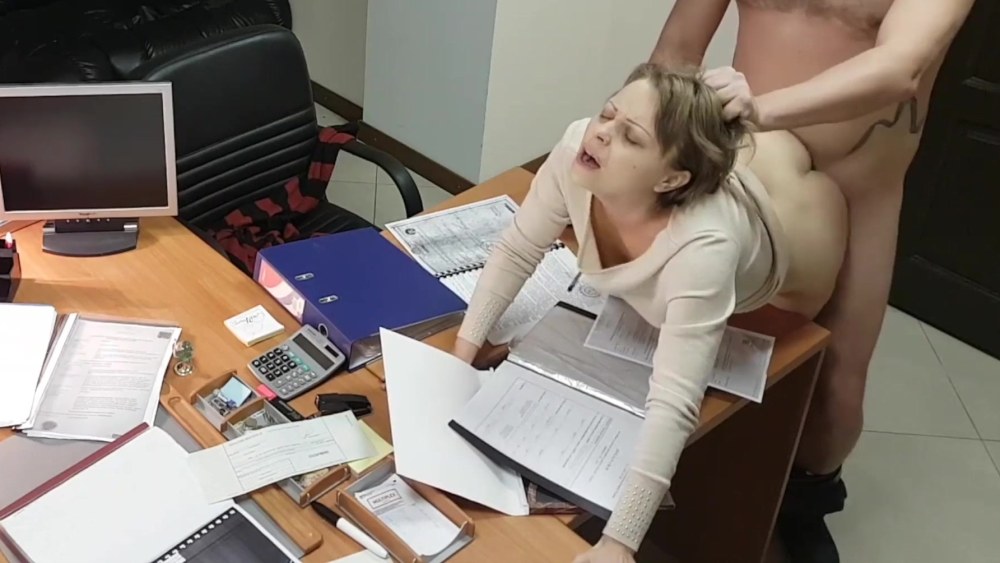 Отсосала в офисе частное