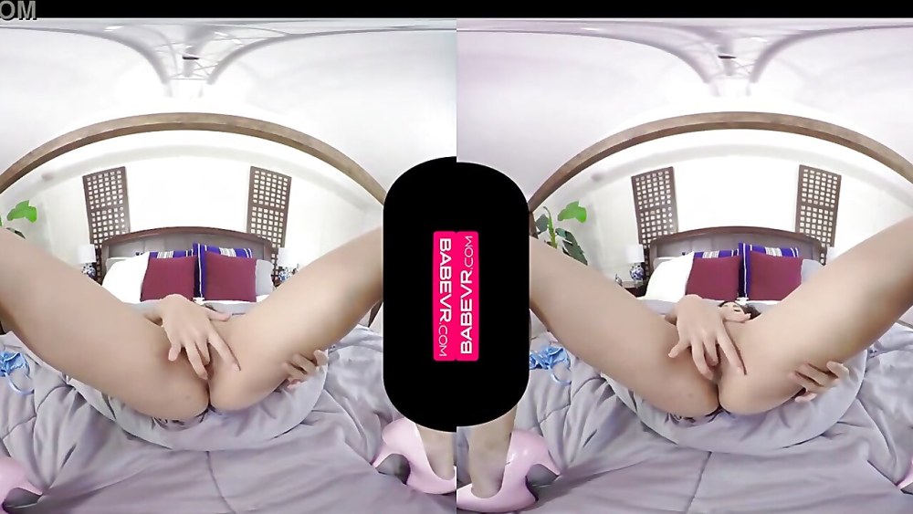 Мастурбация в VR очках частное видео
